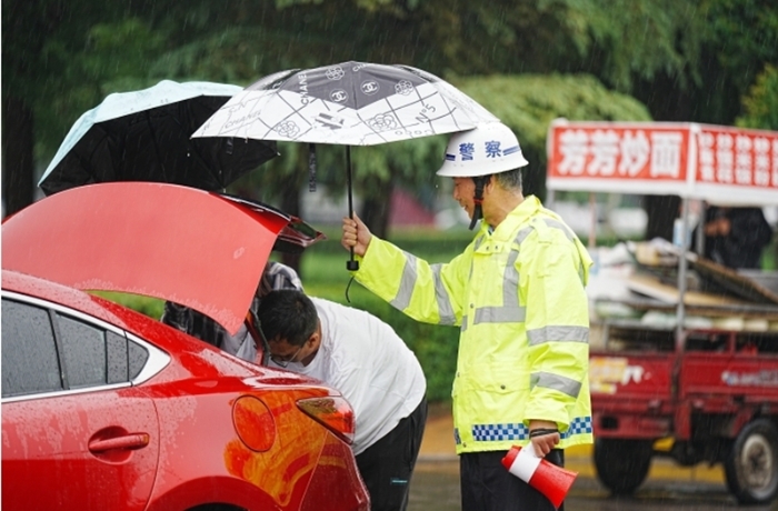 渭南市公安局交警支队圆满完成 2024 中乙联赛第九轮渭南赛区交通安保任务。
