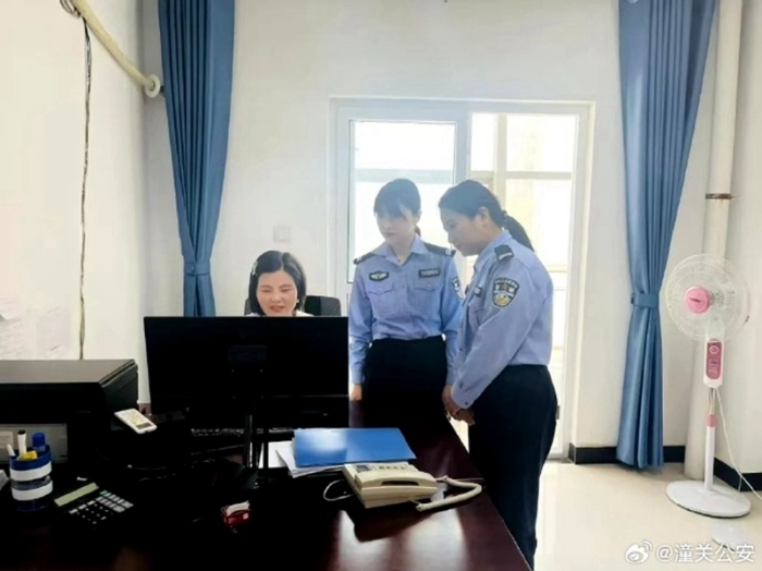 潼关县公安局交通大队车管所民警深入辖区重点客运企业开展交通安全大检查。