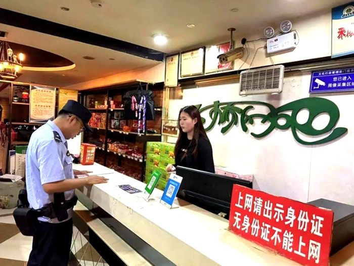 白水公安开展中高考前网络安全专项检查。