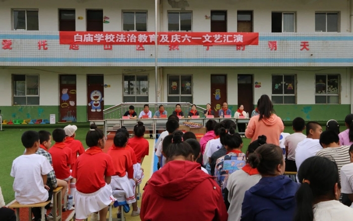 富平法院学校开展“走进留守儿童 以法关爱守护”法治教育活动。