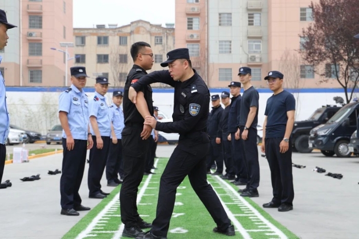 华州公安开展警务实战技能小教官培训。