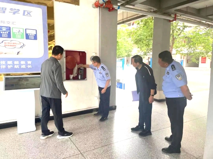 合阳公安开展高考考前安全检查。