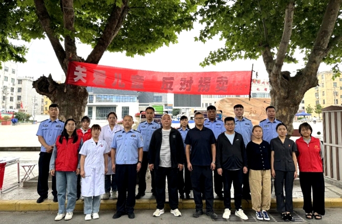 潼关公安开展“关爱儿童 反对拐卖”主题宣传活动。