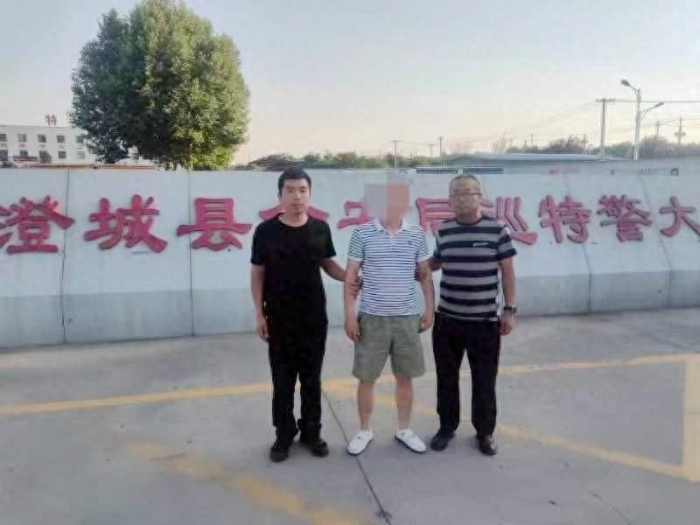 澄城公安巡特警再抓一名网上逃犯.
