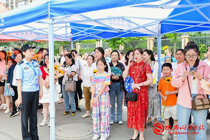 临渭公安全力以赴护航高考。1