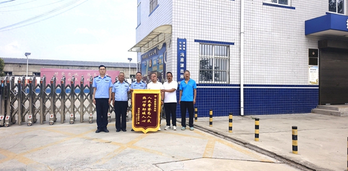 “熊孩子”悄悄出走，澄城民警将其找回获锦旗。