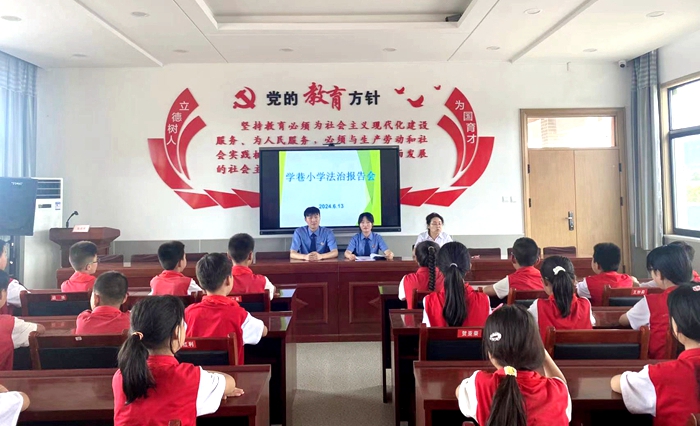 韩城检察干警进校园讲授法治教育课。