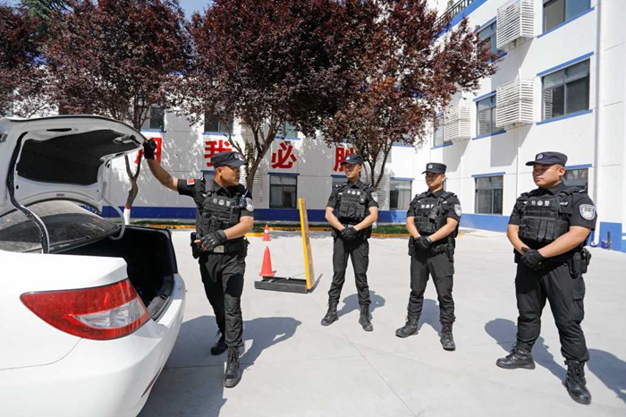 华州公安开展警务实战技能训练。