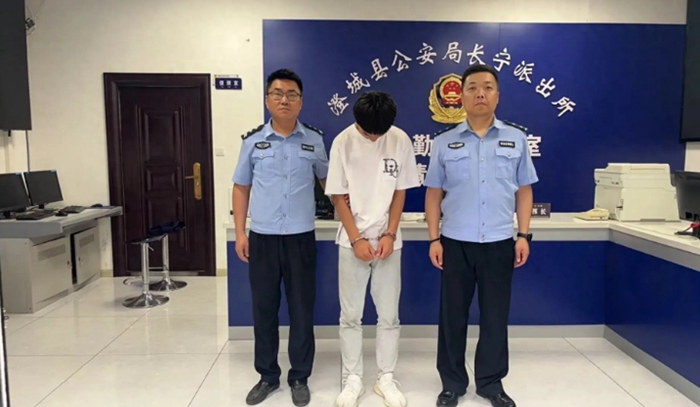 澄城公安破获一起拉车门盗窃案。