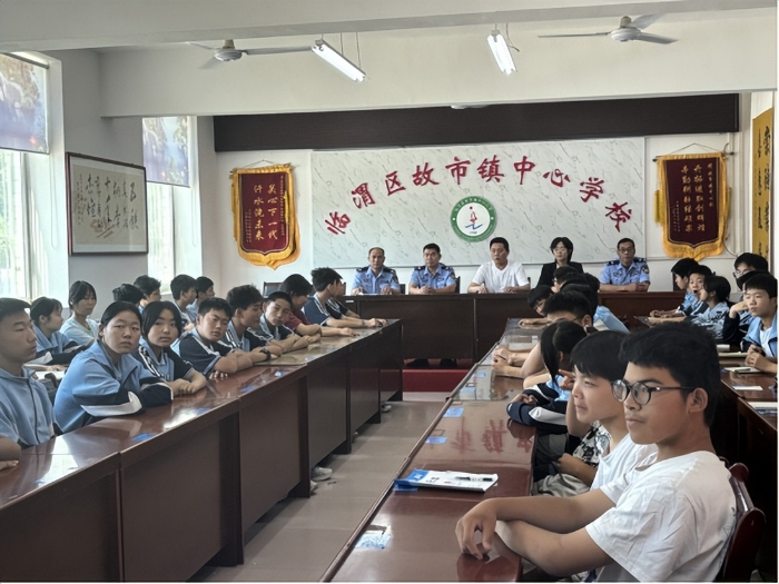 临渭区司法局开展“法援同行 护苗成长”系列活动。