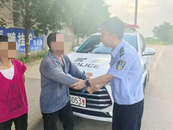 合阳民警暖心找回走失群众。