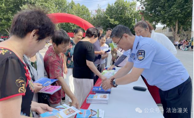 潼关县司法局开展全国救助管理机构“开放日”宣传活动。