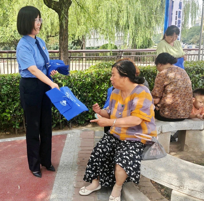 华州区检察院开展禁毒宣传活动。