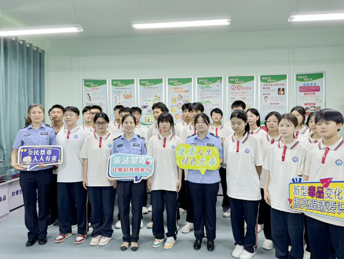 大荔县司法局联合开展禁毒宣传进校园活动.