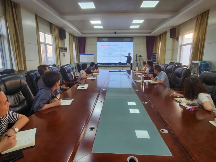富平县人民法院执行局召开执行异议案件审查专项培训会。