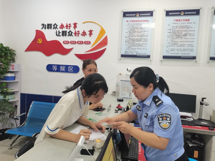 考生丢失身份证，临渭民警暖心帮助。