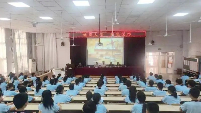 渭南中院开展禁毒普法宣传进校园活动。