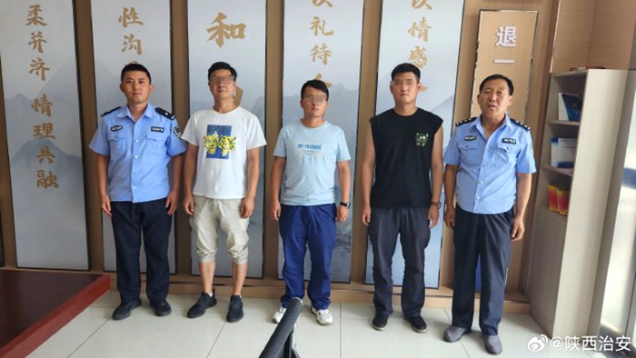会车让行起冲突，韩城民警耐心解纠纷。