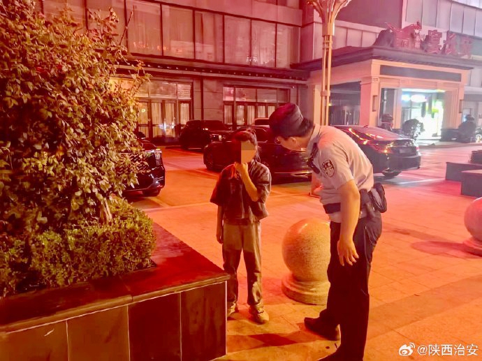 富平公安寻回离家出走少女。