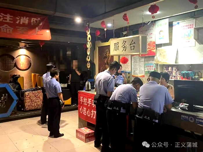 蒲城县人民检察院联合县公安局开展网吧专项检查行动。