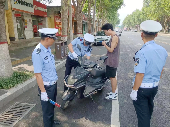 华州交警开展“飙车炸街”违法犯罪行为专项整治行动。