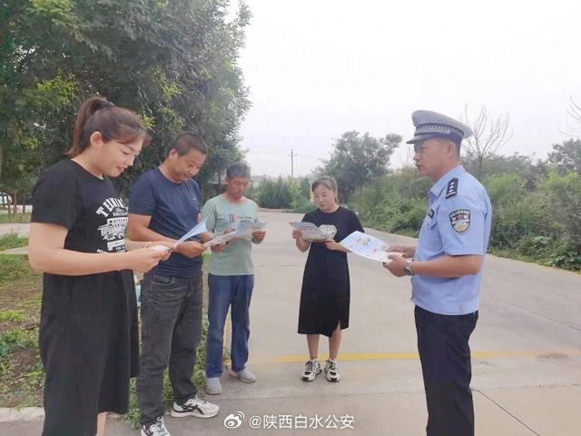 白水交警走进驾校开展交通安全宣讲活动。
