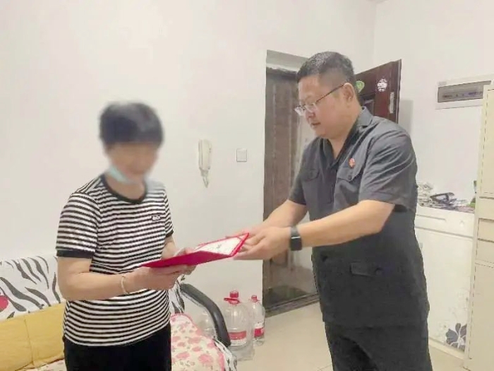 华州区人民法院发出首批执行诚信证书.
