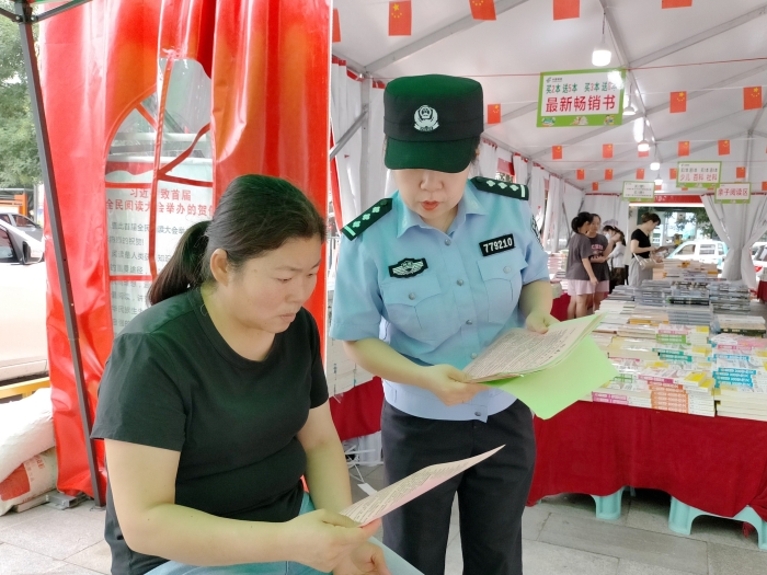 澄城公安禁毒文物大队开展打击整治网络谣言宣传活动.