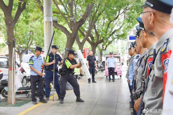 合阳公安组织开展保安行业宣传日活动.