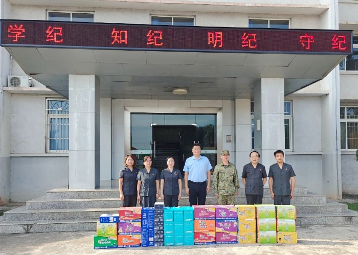 富平县人民法院走进富平县某部队开展慰问活动。