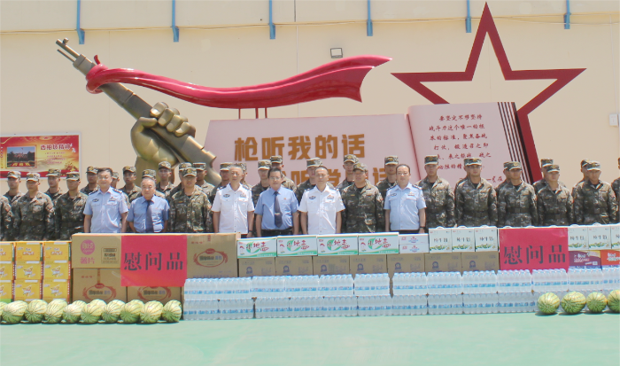 富平县人民检察院开展“八一”走访慰问驻监武警部队活动。