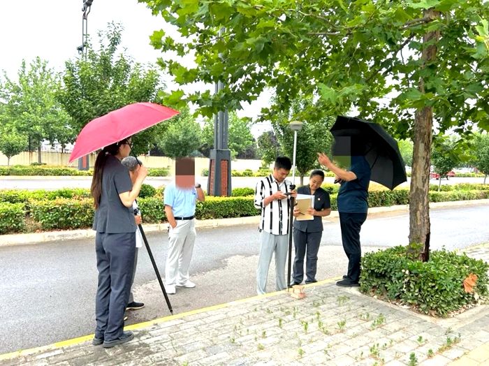 澄城县人民法院就一起建设工程施工合同纠纷案件与鉴定人员及第三方机构进行实地现场勘验。