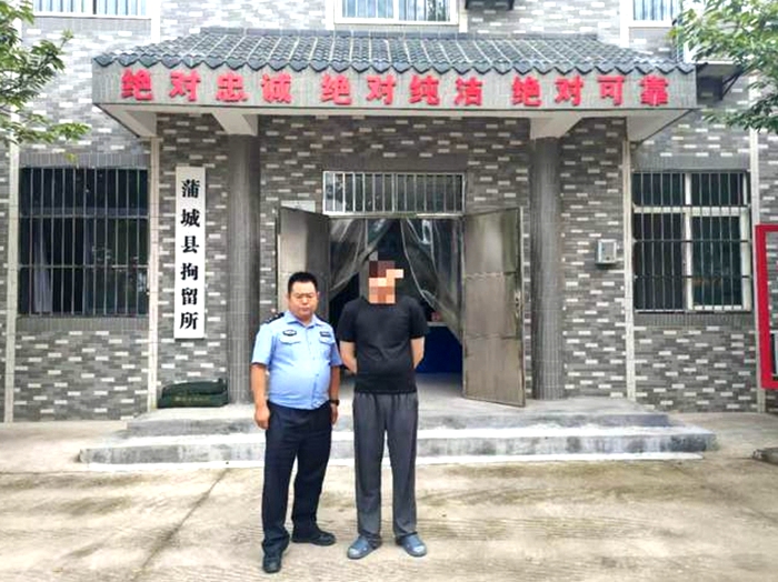 一“戏精”男子骗走老板电动车被蒲城警方抓获。