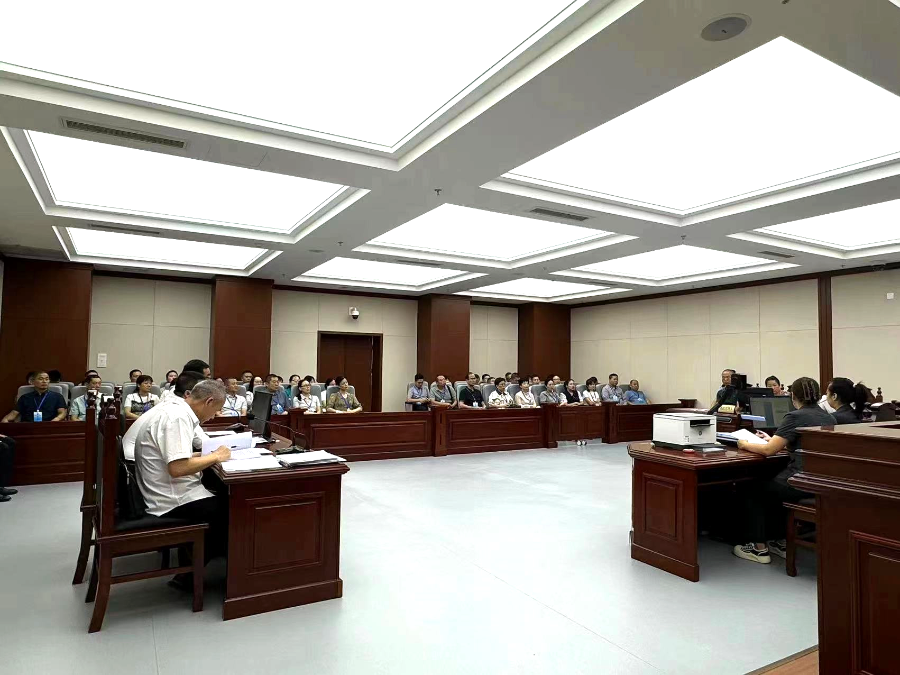 市司法局组织开展行政诉讼案件旁听庭审活动。