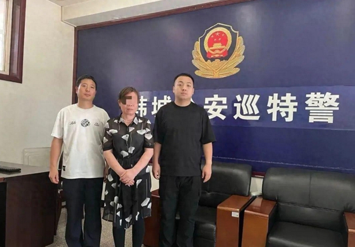 韩城公安巡特警抓获一名网上逃犯。