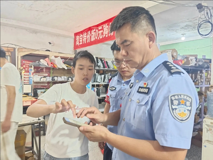 华阴公安罗敷派出所深入开展隐患排查。