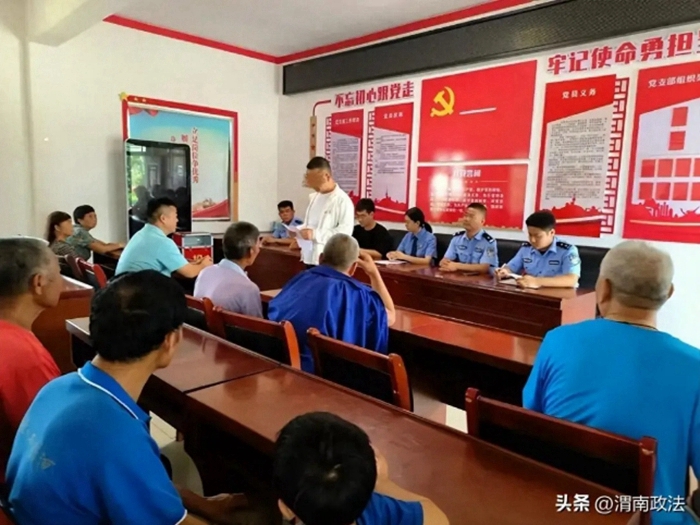 临渭区检察院对李某某作出相对不起诉决定。