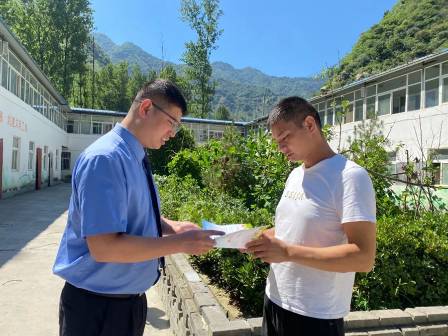潼关县人民检察院开展“生态环境检察服务美丽陕西建设”主题宣传活动。