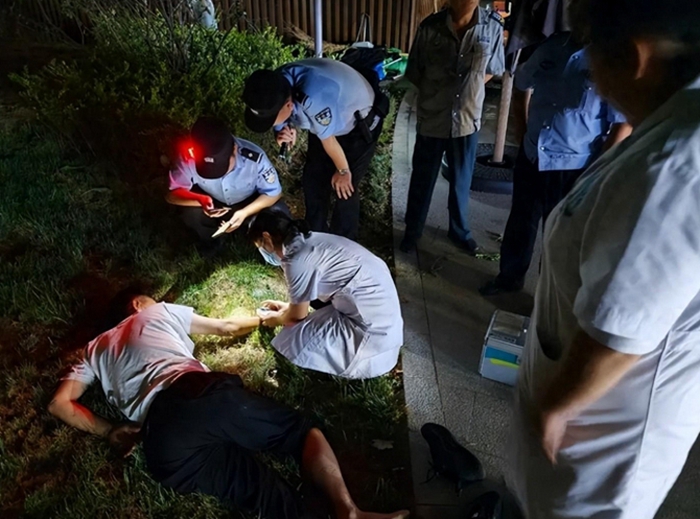白水警民合力助醉酒男子平安归家。