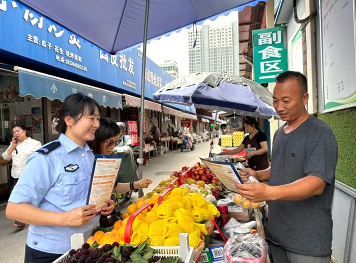高新分局组织开展打击整治网络谣言系列宣传活动。