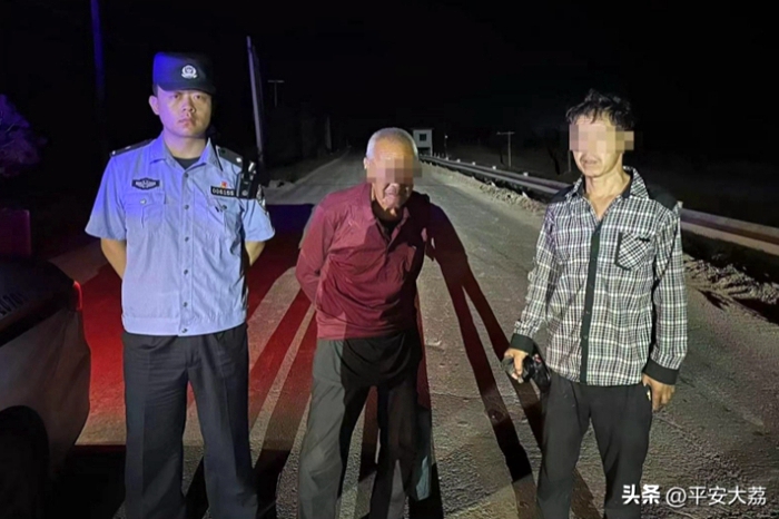 大荔民警将迷路老人送回家。