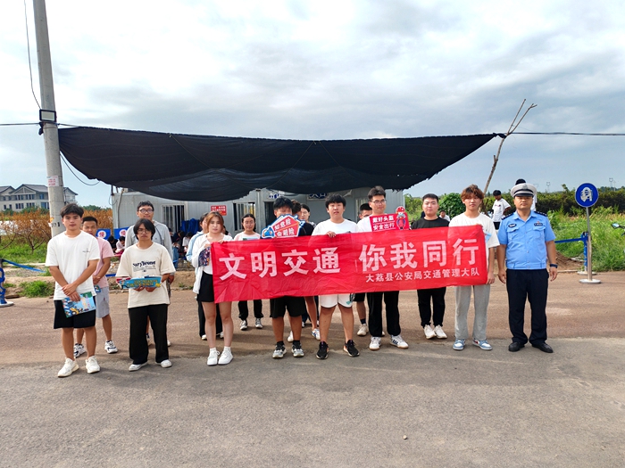 大荔公安交警进驾校常态化开展交通安全宣传。