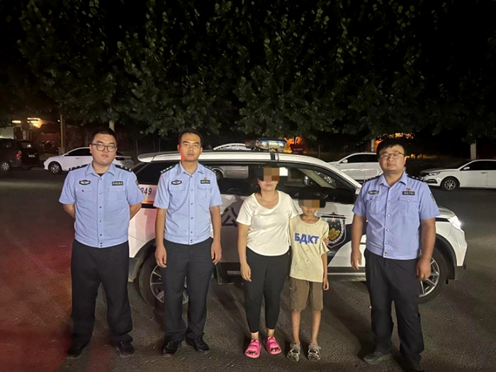 少年赌气离家，华阴民警寻回解心结。