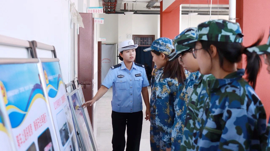 合阳县公安局交警大队走进县职业技术教育中心开展交通安全宣传进校园活动。