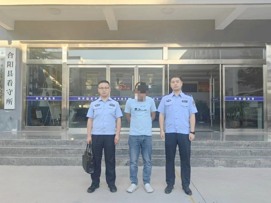 男子划车泄愤被刑拘。
