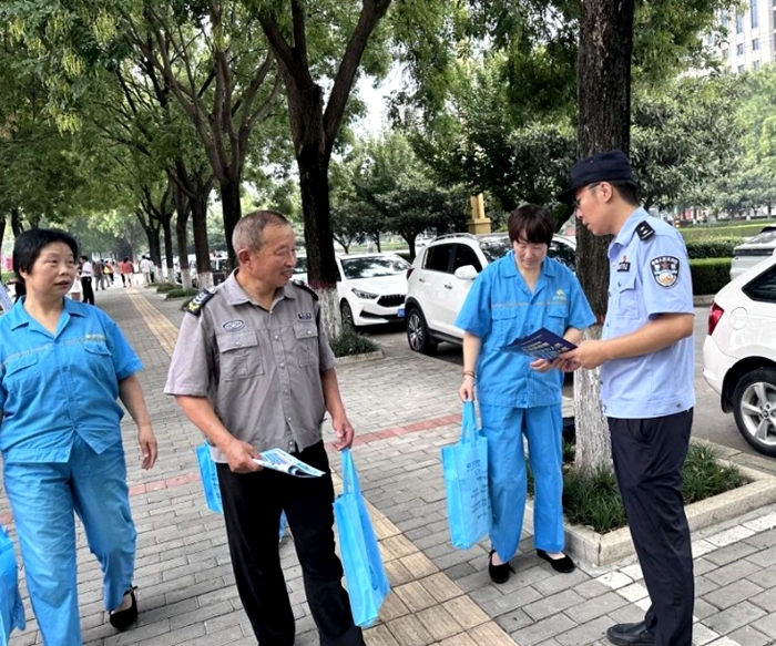 华州公安开展“网络安全宣传周”活动。