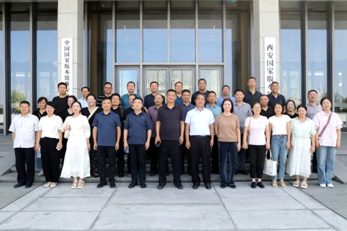 渭南市人民检察院组织党员干警赴西安国家版本馆开展主题党日活动。