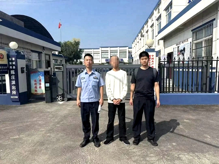 蒲城民警真情规劝，逃犯主动投案。