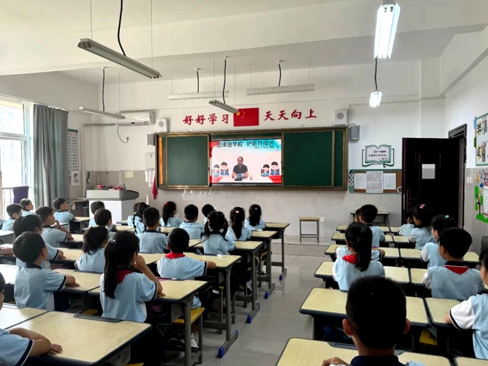 华阴法院开展生态环保知识进校园活动。