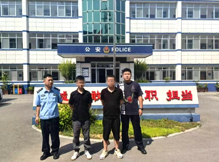 中秋假期，蒲城公安劝投2名逃犯。